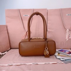 تصویر کیف دسته بلند برند میومیو MIU MIU 