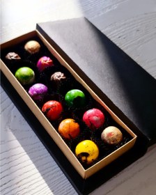 تصویر شکلات های هدیه و کادویی دست ساز بن بن با فیلینگ کارامل وقهوه Gift hand made chocolate