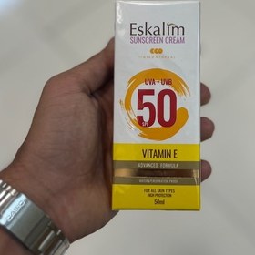 تصویر کرم ضد آفتاب بی رنگ spf50 حاوی ویتامین e اسکالیم 50 میل 