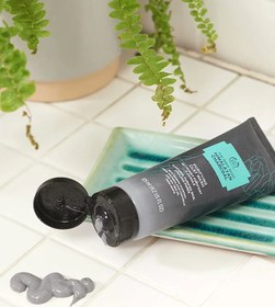 تصویر شوینده صورت زغال و خاک رس 125 میل بادی شاپ Body Shop Charcoal And Clay Face Wash 125 ml