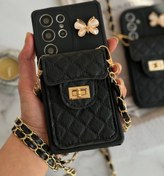 تصویر قاب موبایل سامسونگ مشکی بند زنجیری بلند بالشتی پروانه ای جاکارتی دار 