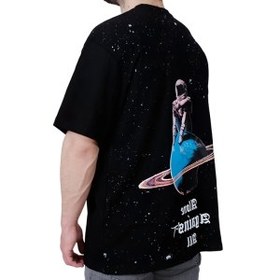 تصویر تیشرت آستین کوتاه مردانه مشکی طرح فضا - X Black men's short sleeve t-shirt with space design