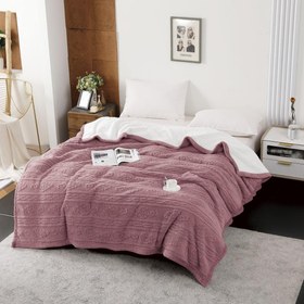 تصویر پتو دو نفره گوسفندی سایز ۲۲۰ در ۲۴۰ طرح پروانه 