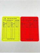 تصویر کارت داوری برنامه قرمز زرد ضخیم چاپی فیفا که با مداد نوشته شده است حذف K18 