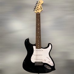 تصویر گیتار الکترونیک طرح فندر مدل Squier Stratocaster Fender electric guitar