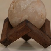 تصویر سنگ نمک به همراه استند چوبی دلسی وود 