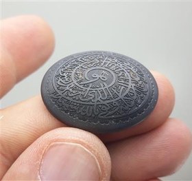 تصویر نگین حدید با حکاکی خاص 