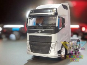 تصویر اسباب بازی ماشین فلزی کله تریلی ولوو FH500 برندWELLY مقیاس 1/32 مناسب رده سنی 8 سال به بالا 