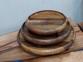 تصویر سینی چوبی مدل گرد پایه دار چوب گردو قابل شستشو Washable Walnut Wood Round Wooden Tray