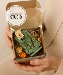 تصویر شمع مادر با باکس هدیه و تگ - کرم 