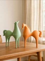 تصویر مجسمه اسب - کرم 