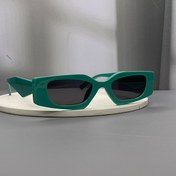 تصویر عینک آفتابی زنانه پرادا با فریم کائوچو و لنز پلی‌کربنات UV400 | Prada Women 