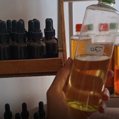 تصویر خرید روغن آرگان اصل مراکش | پرس سرد و ارگانیک | اکسیر ضد پیری و ترمیم کننده | طلای مایع برای پوست و مو | با گواهی خلوص بین‌المللی - یک لیتر Buy Original Moroccan Argan Oil | Cold Pressed and Organic | Anti-Aging and Restorative Elixir | Liquid Gold for Skin and Hair | With International Certificate of Purity