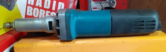 تصویر فرز انگشتی گلو بلند ماکیتا ژاپن اصلی مدل Makita GD0800C استوک 