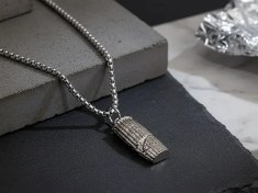 تصویر گردنبند منشور کوروش 