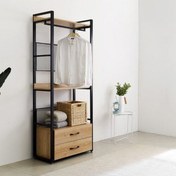 تصویر رگال لباس فلزی و چوبی 