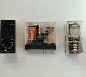 تصویر رله شیشه‌ای امرون مدل G2R-1-E ظرفیت ۲۴ ولت ۱۶ آمپر 