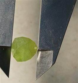 تصویر نگین زبرجد تراش فست 