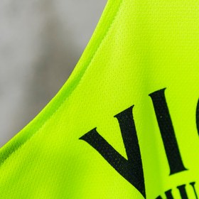 تصویر رکابی بدنسازی بند باریک مردانه حرفه ای مدل VICTORY پارچه سوزنی تنفسی ضد تعریق رنگ سبز فسفری با کیفیت 