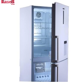 تصویر یخچال فریزر کمبی سیلور آیس عرض 70 با پنل دیجیتال سری FLAT DOOR مدل SRF105 یخچال فریزر کمبی (فریزر پایین) سیلور آیس (Silver Ice) مدل SRF 105، عرض 70 سانتی متر، 23 فوت، دارای پنل دیجیتال و آبریزر بر روی درب یخچال، سبد پلاستیکی، دارای یخساز نیمه اتوماتیک درون فریزر، بدون برفک، دارای درب تخت (FLAT DOOR)