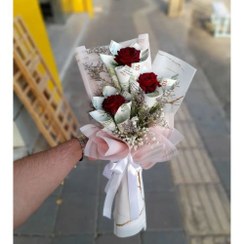 تصویر دسته گل رز با تزیین پول a839 