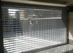 تصویر خرید و نصب درب کرکره پلی‌کربنات تیغه شفاف و دودی | پارس الماس 