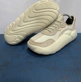 تصویر کفش اورجینال UGG کرمی 