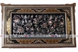 تصویر تابلو مسی قلم زنی سبک مُشَبَک طرح گل و مرغ با قاب خاتم صلیبی موزه و دکوراسیون در ابعاد 30*60 کد 43 برند قلمستان فروشگاه قلمستان - بازار فوری Copper panel- engraved in a lattice style- flower a​nd chicken design- with a cross-shaped inlay frame- museum a​nd decO​Ration- dimensions 30*60- code 43- Qalamestan bra​nd- Qalamestan stO​Re