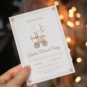 تصویر کارت دعوت جشن تعیین جنسیت طرح کالسکه 