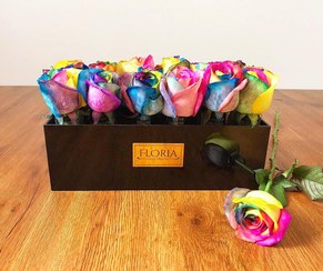 تصویر باکس گل رویال پلاس مشکی با رز رنگین کمان 
