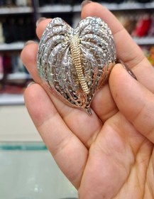 تصویر دکمه نما (گل سینه) فلزی لوکس - طرح 9 