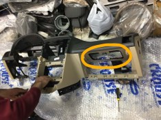 تصویر قاب داخل داشبورد پژو پارس ۴۰۵ آریسان 