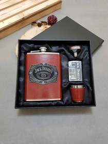 تصویر بطری جیبی فندک دار چرم جک دنیلز Jack Daniels leather pocket bottle with lighter