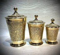 تصویر بانکه استوانه( جا ادویه) درب دار طرح طاووس در سه سایز مختلف برنجی 