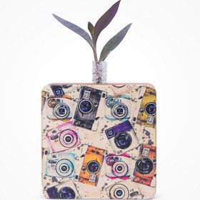 تصویر گلدان چوبی طرح دوربین عکاسی 