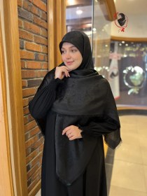 تصویر روسری ابریشم ژاکارد لمه مشکی گل رز 
