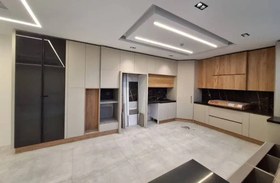 تصویر کابینت در۴قسط. ام دی اف و هایگلاس مات وبراق رنگبندی کد ۵۲۹ 