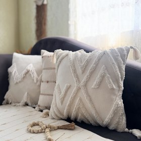 تصویر کوسن پانچ دوزی مخملی طرح لوزی 