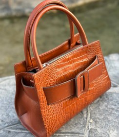 تصویر کیف دستی زنانه تهیه شده از چرم طبیعی گاو مدل نیشا Women's handbag made of natural cow leather, model Neesha