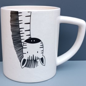 تصویر ماگ طرح زرافه مدل استوانه ای بلند