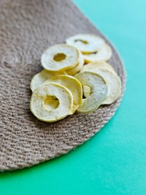 تصویر سیب خشک سفید - ۲۵۰ گرم وزن خالص Sweet apple chips