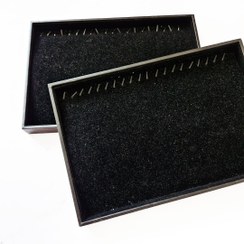 تصویر یک عدد سینی مخمل دستبند و گردنبند، حالت گنبدی (وسایل نگهداری زیورالات) 