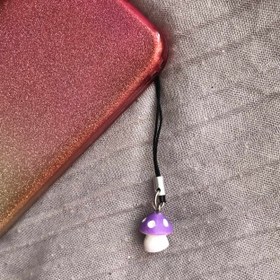 تصویر آویز فلش و موبایل قارچ 