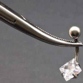 تصویر ناف نگین مربع استیل 