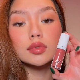 تصویر رژگونه مایع الف رنگ Suave Mauve elf 