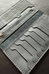 تصویر کیفپول کتی با چرم طبیعی بزی طرح کروکودیل کد118 ترجمه نوشتار با دوربین Cat wallet with natural goat leather, crocodile design, code 118..