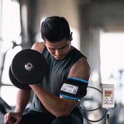 تصویر دستگاه افزایش حجم عضله و محدود کننده جریان خون مدل BFR 