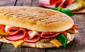 تصویر ژامبون گوشت تنوری دمس ۹۰ درصد 