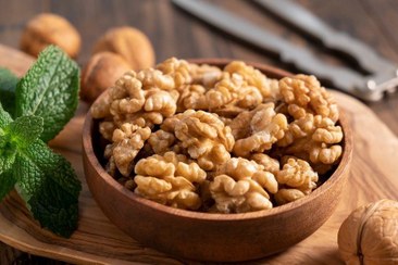 تصویر مغز گردو تازه ایرانی Nuts