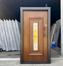 تصویر درب ضدسرقت شیشه خور تزیینی Security door with glass